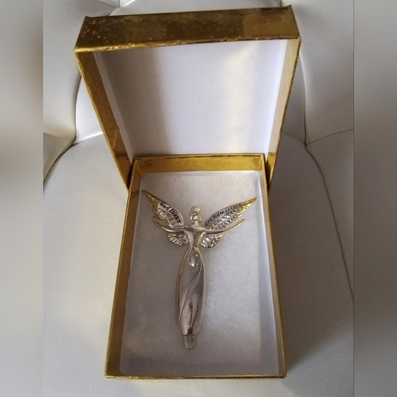 Guardian Angel Pin Brooch for Grandmothers - Picture 8 of 12